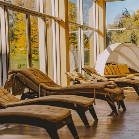 Palac & Wellness Resort *